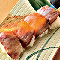 日本国产A5级别黑毛和牛的“烤牛腩寿司”