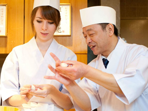 Enjoy a Private Sushi Lesson with a Master Chef in Tsukiji（築地）